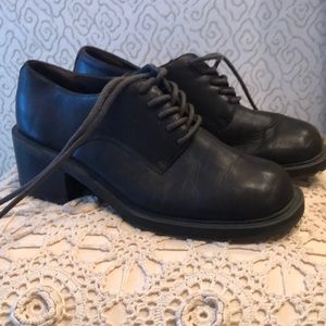 Brown Liz Claiborne shoes with laces